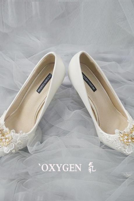 Pointed Toe High Heel Pumps Adorned with Lace and Pearl Applique , Bridal Shoes, Bridesmaids Shoes, Prom Heels 